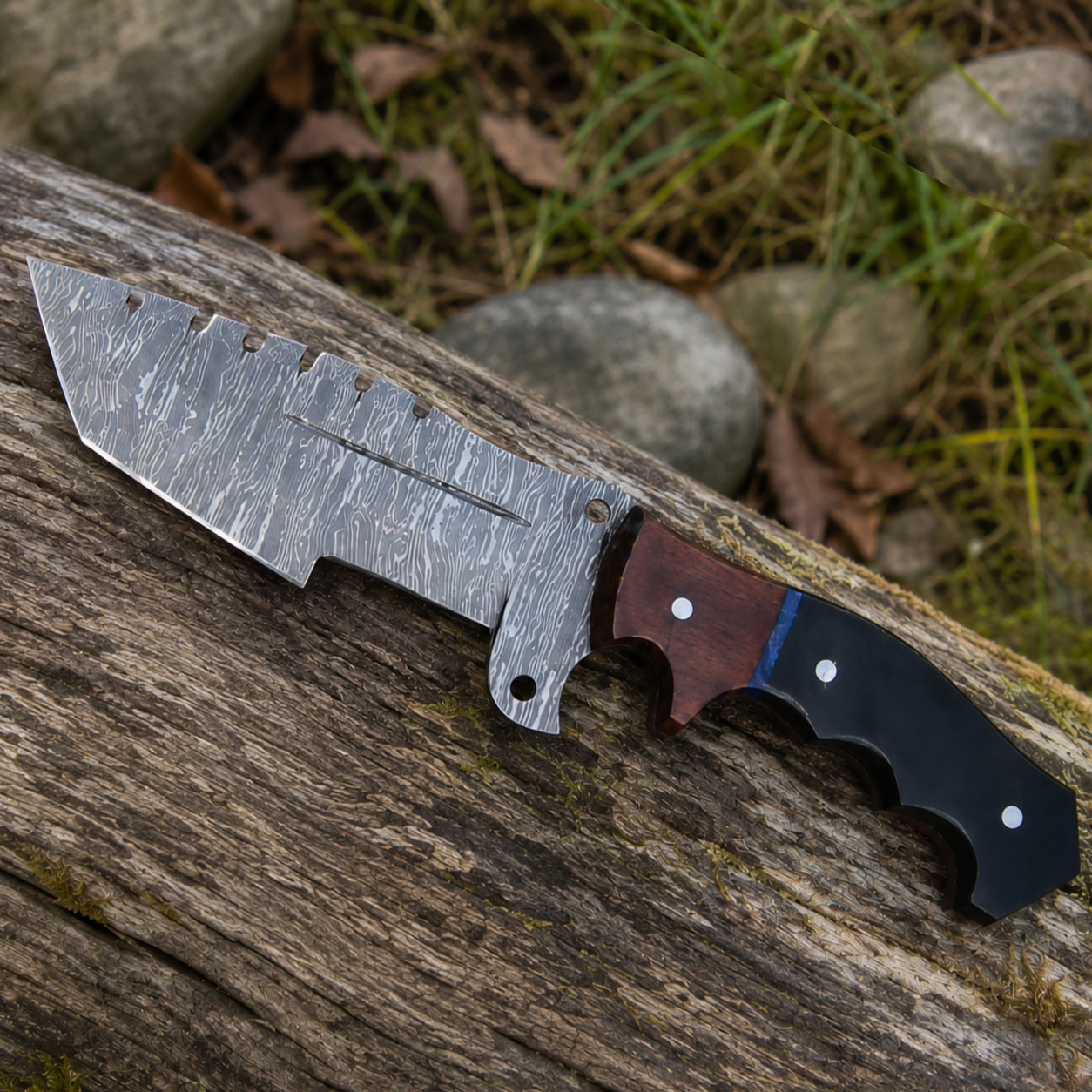 handmade Damascus tracker knife handmade Damascus tracker knife